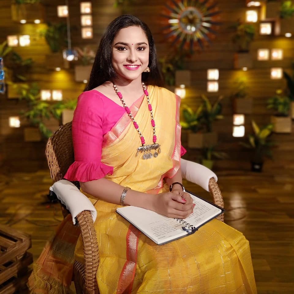 Zee Telugu Tv Anchor Kasi Annapurna In Yellow Saree Blouse